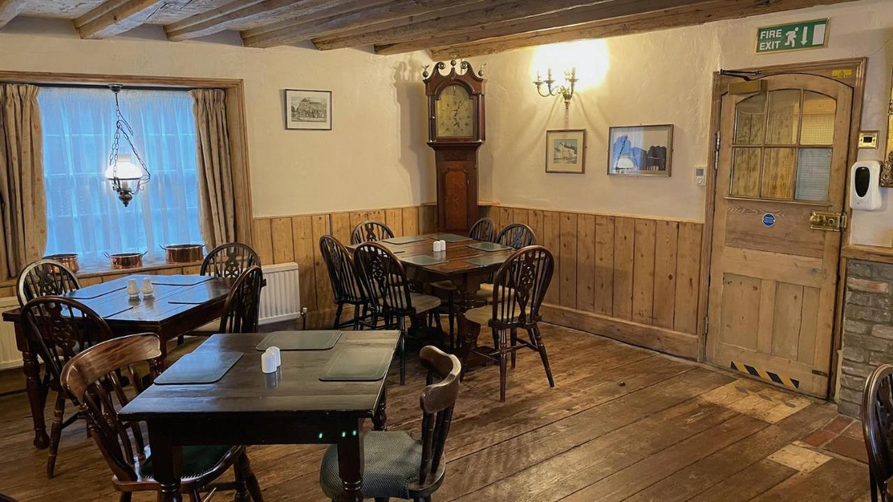 Crown Hotel Downham Market Exteriör bild