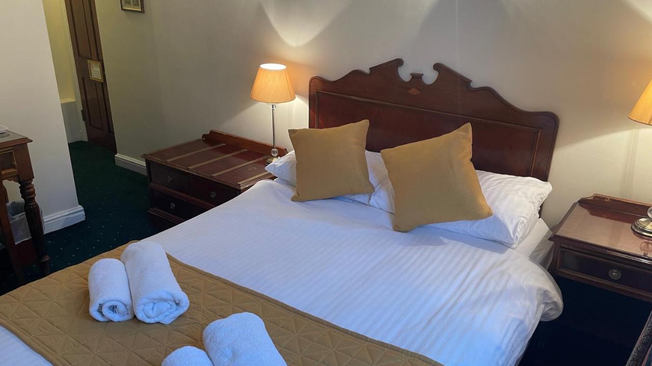 Crown Hotel Downham Market Exteriör bild