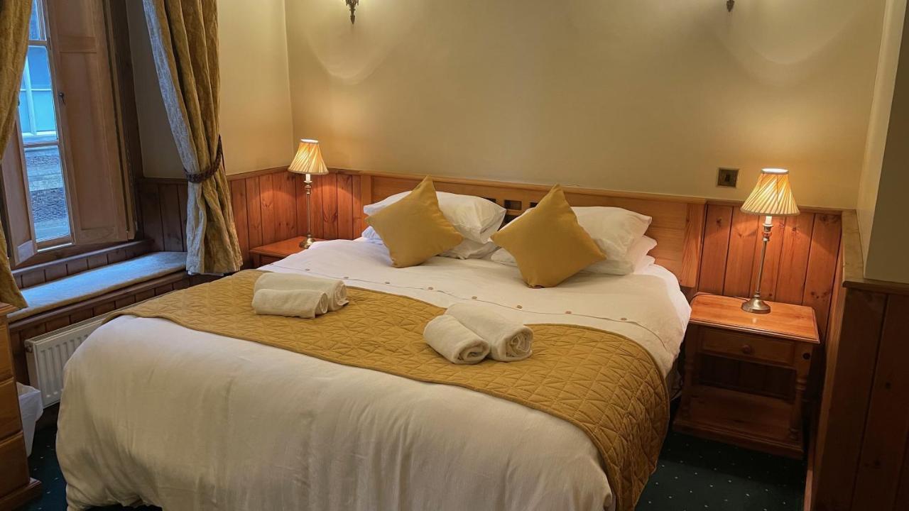 Crown Hotel Downham Market Exteriör bild